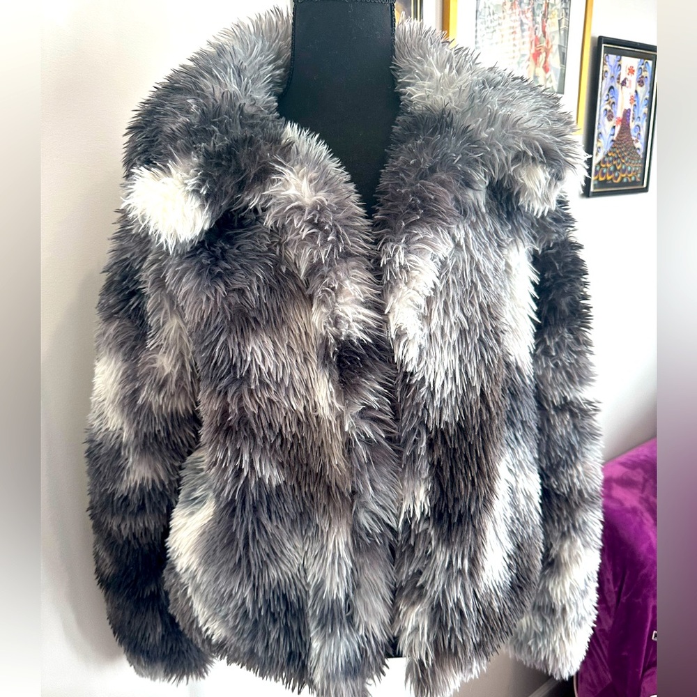 Wild Fable White & Gray Faux Fur Jacket - Size Medium